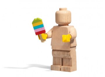Minifigurine en bois hommage