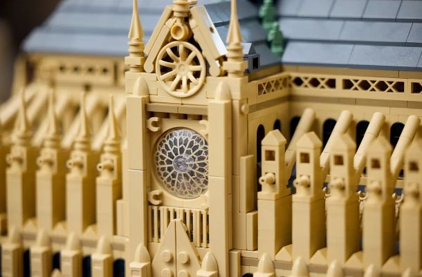 détails du Lego 21061