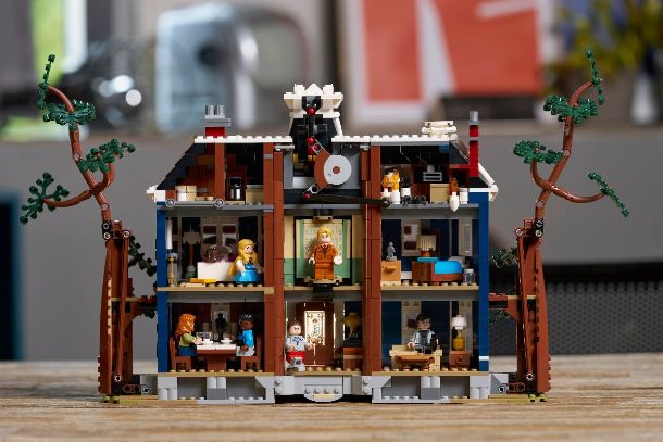 lego 11370 Stranger Things  la Maison Creel a exposer chez soi