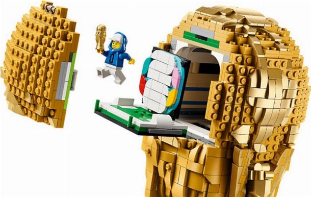 surprise cachée dans le globe de la coupe Fifa Lego 43020